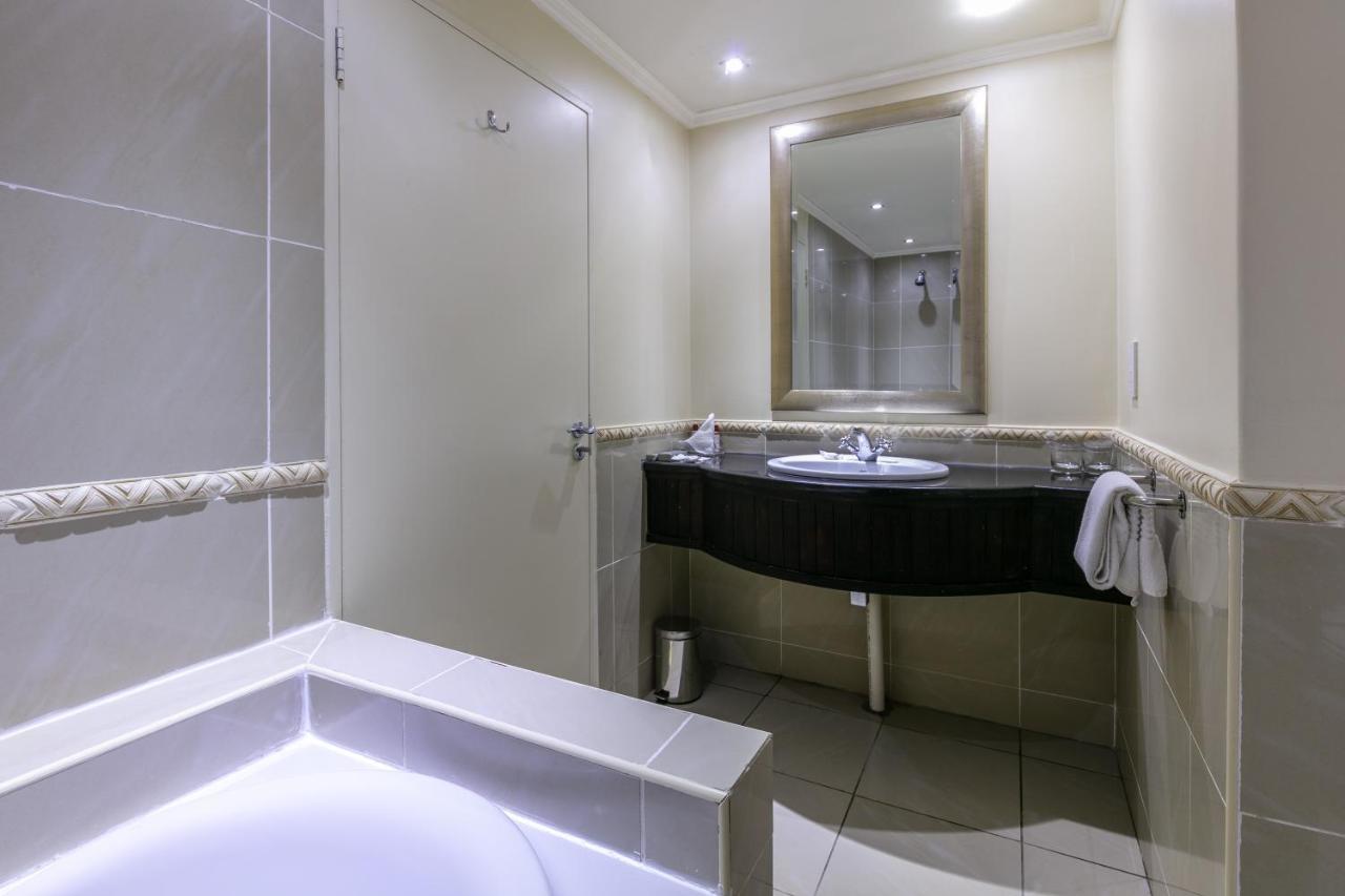 Cresta President Hotel Gaborone Eksteriør billede